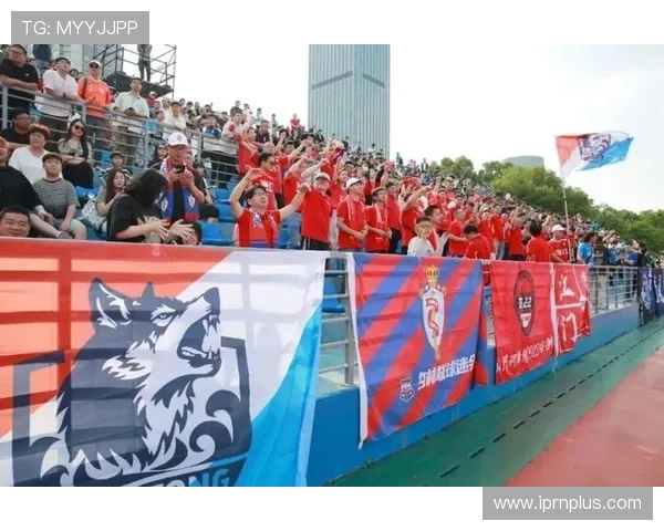 苏超南通队主场激光秀仅用0.28度电创环保新纪录展现低能耗科技魅力 苏超南通队主场激光秀仅用0.28度电创环保新纪录展现低能耗科技魅力