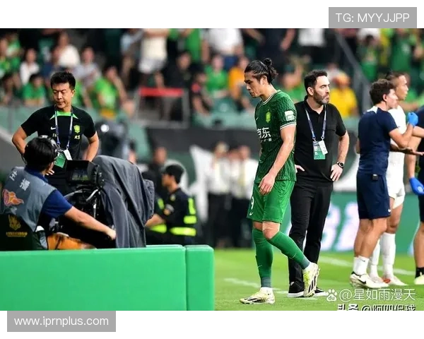 张玉宁恩加德乌参与国安踩场训练备战新赛季展现积极状态