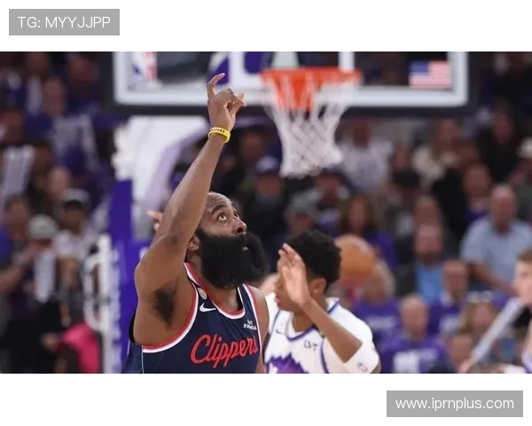 原创过去6场32+8+8！哈登三节空砍31+5+8，快船28分惨败，近10场仅1胜